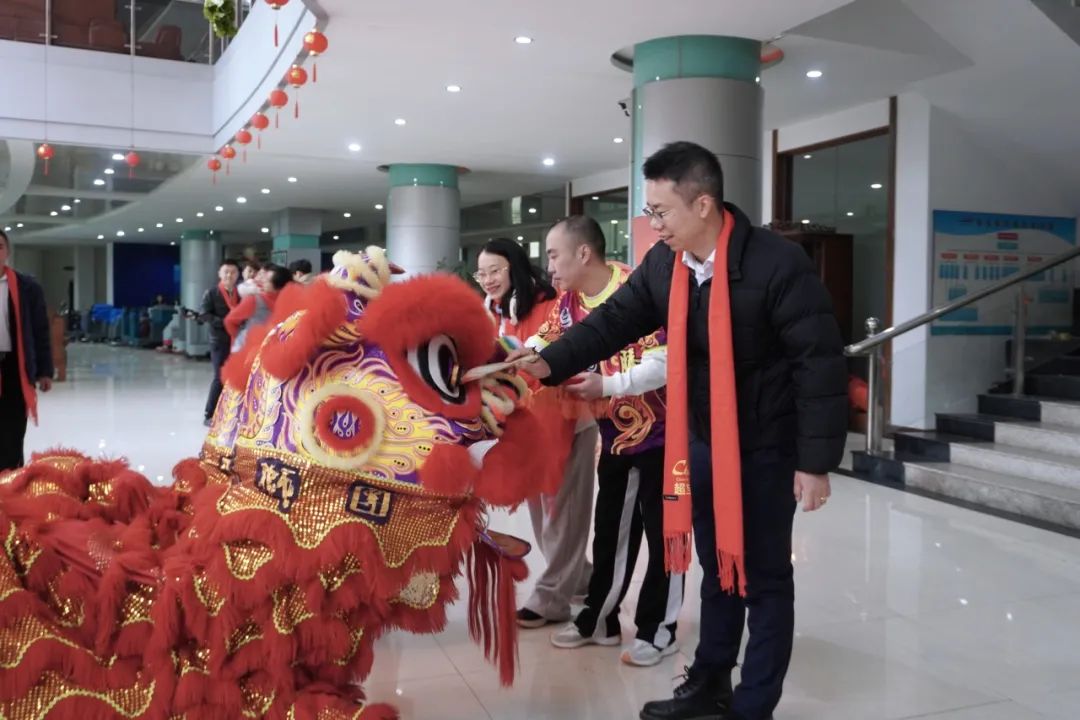 颁发优秀干部奖1.jpg